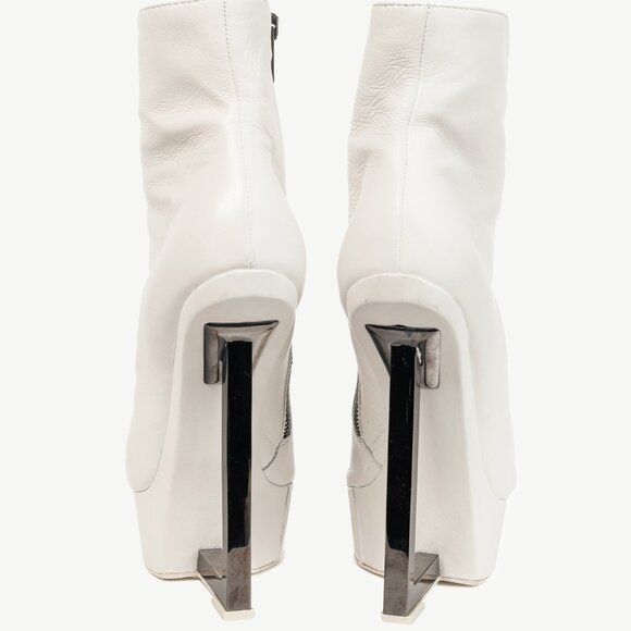 Gareth Pugh SS/14 Runway White Leather Angular-Heel Ankle Boots - Picture 4 of 11